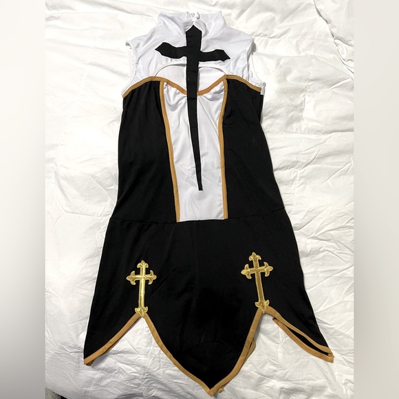 Bad Habit Nun Costume - Picture 4 of 7
